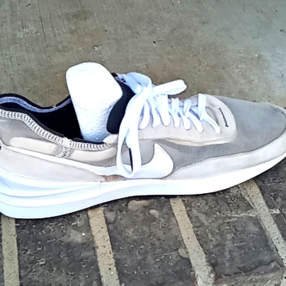 Nike Men's White, Gray And Tan Sneakers, Lace Up Make Offer